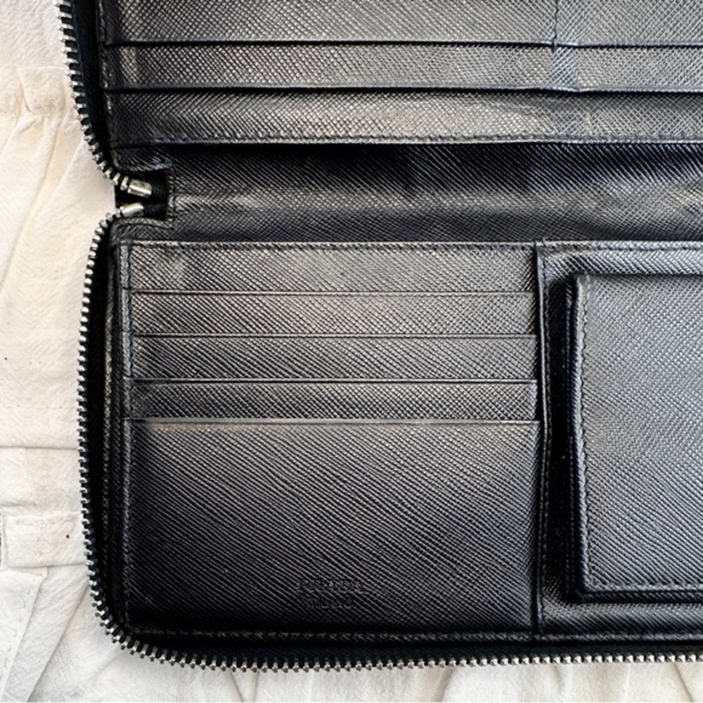 AUTHENTIC Prada wallet. Black. - Picture 3 of 13